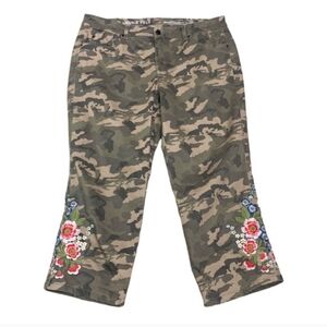 Laurie Felt Plus Size 3X Ankle Straight Jeans w/embroidery Camo